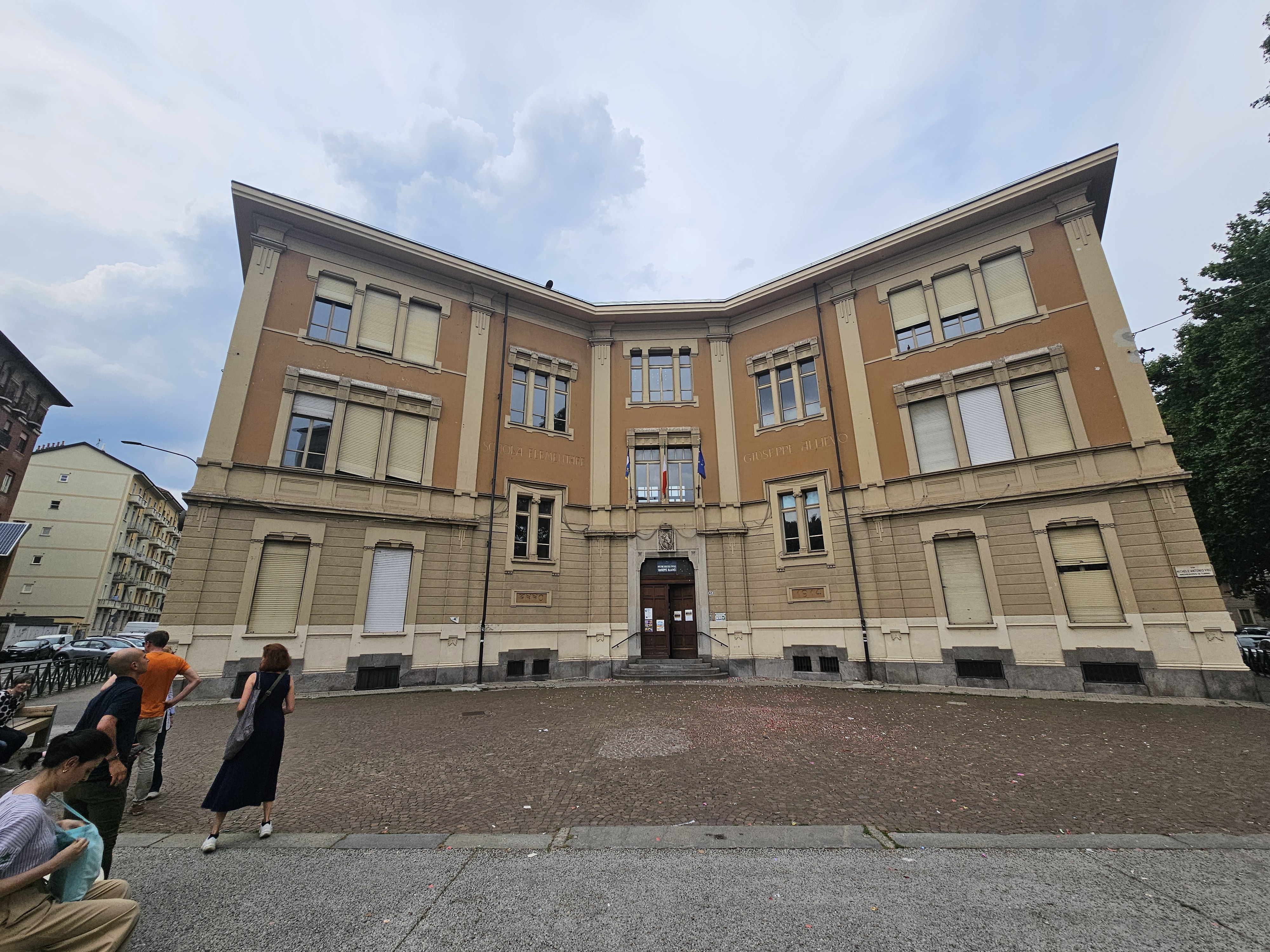 Borgo Vittoria e l'architettura futurista + ape