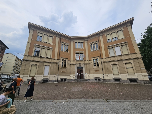 Borgo Vittoria e l'architettura futurista + ape
