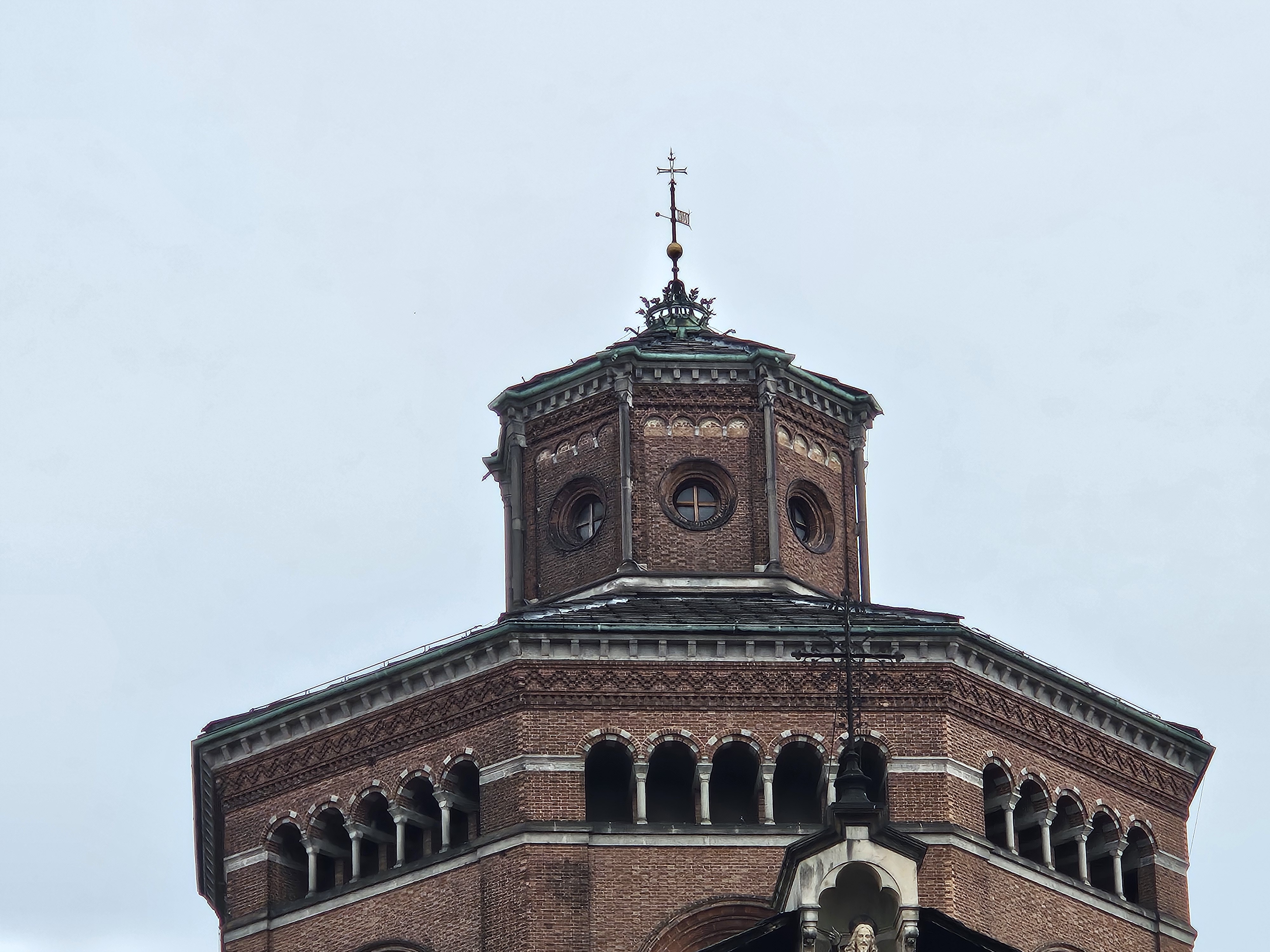 Borgo Vittoria e l'architettura futurista + ape
