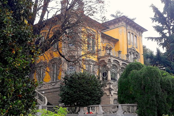 Borgo Crimea. Aldilà del Po (+ ape)