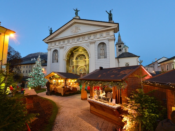 Aosta. Mostra fotografica Nino Migliori + mercatini di Natale (+ brunch)